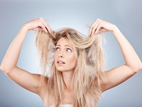 ¿Qué es el tratamiento anti-frizz?